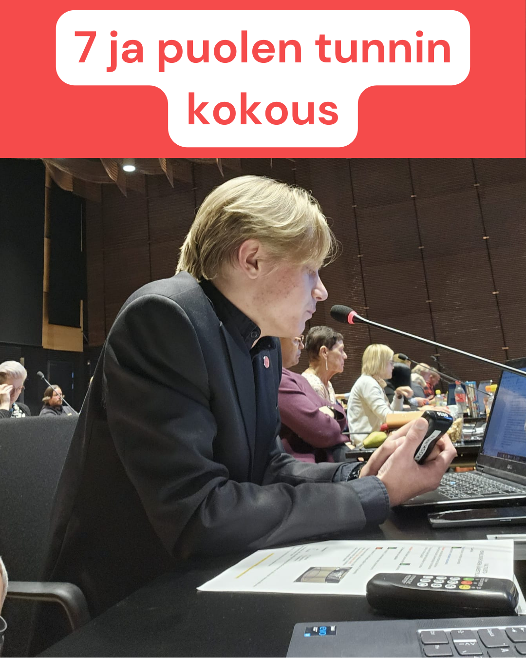 Kuva edellisestä valtuuston kokouksesta. Alkuperäisen kuvan otti vierustoveri Marjukka Viljanen.